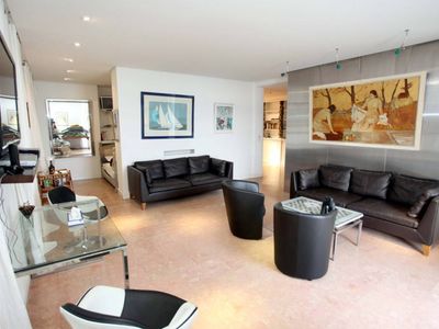 Top-Floor Croisette Apartment with Sea View – 1 Min from Palais, 40 Guests