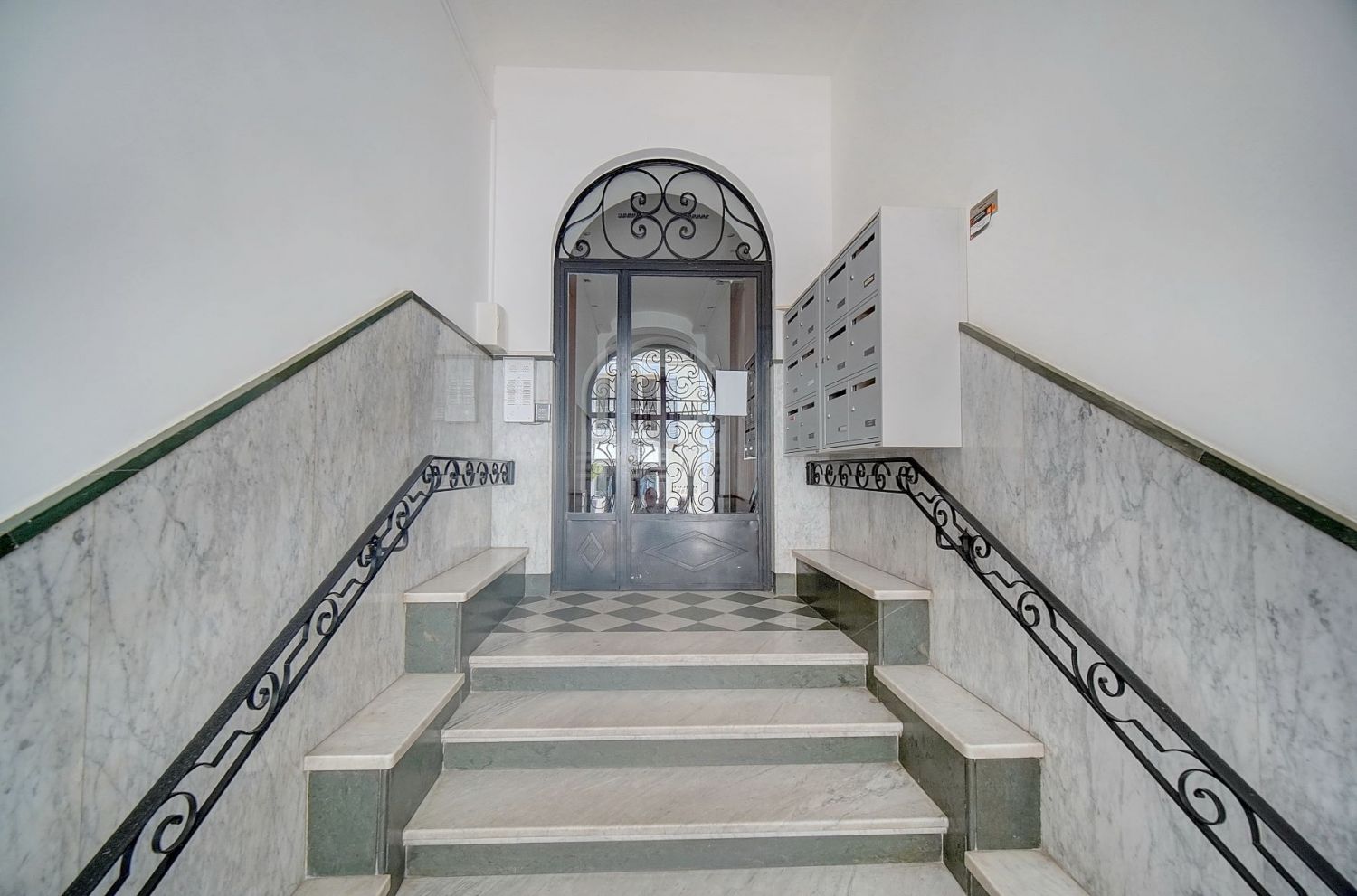 Appartement chic avec vue sur la mer sur la Croisette pour des événements intimes à Cannes