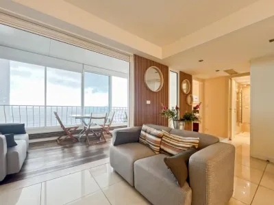 Appartement chic avec vue sur la mer sur la Croisette pour des événements intimes à Cannes