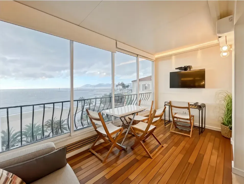 Appartement chic avec vue sur la mer sur la Croisette pour des événements intimes à Cannes