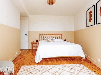 House nestled in the heart of the Burgundy vineyards