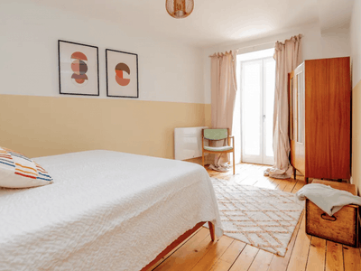 House nestled in the heart of the Burgundy vineyards