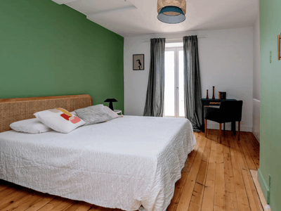 House nestled in the heart of the Burgundy vineyards