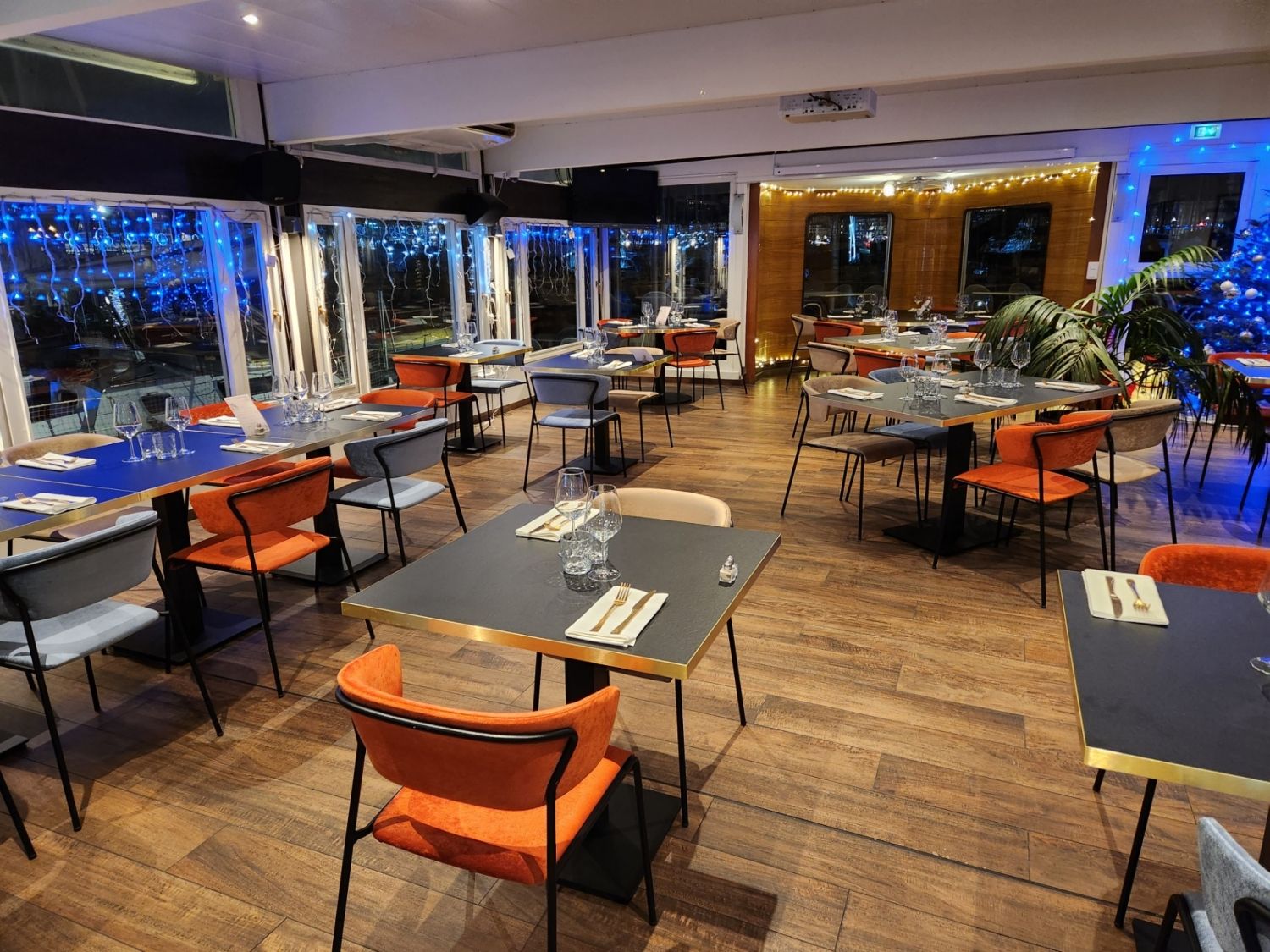 Terrasse au milieu du vieux port