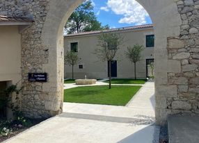 House &amp; Château in the vineyards