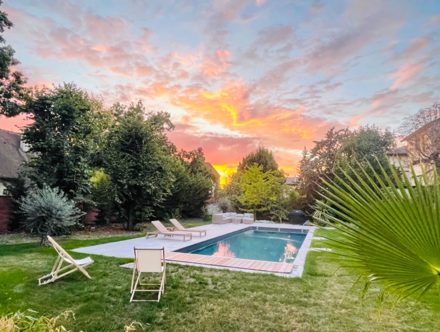 Villa Au Vesinet with garden and swimming pool