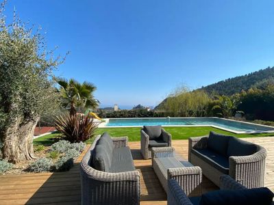 Villa with heated swimming pool and view of Eze