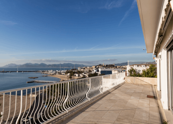 7th Floor Three Bedroom Penthouse Apartment, close to the Palais