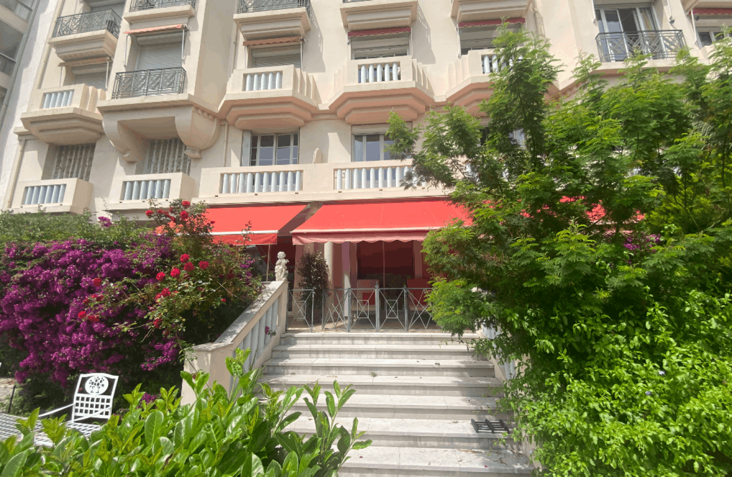 Unique secret garden in the center of Cannes