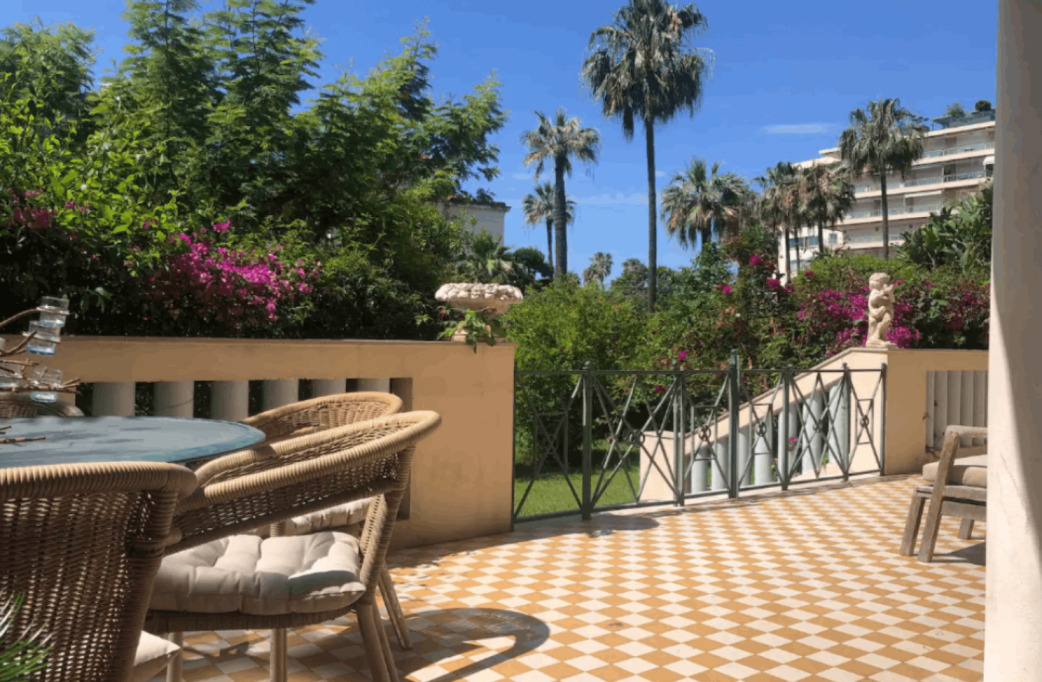 Unique secret garden in the center of Cannes