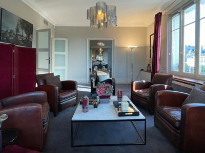 Elegant Haussmannian Apartment for Events Near Champs-Elysées