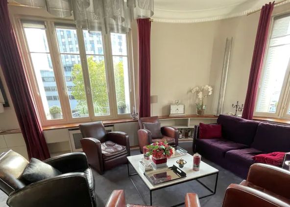 250m2 apartment opposite the Palais des Congrès