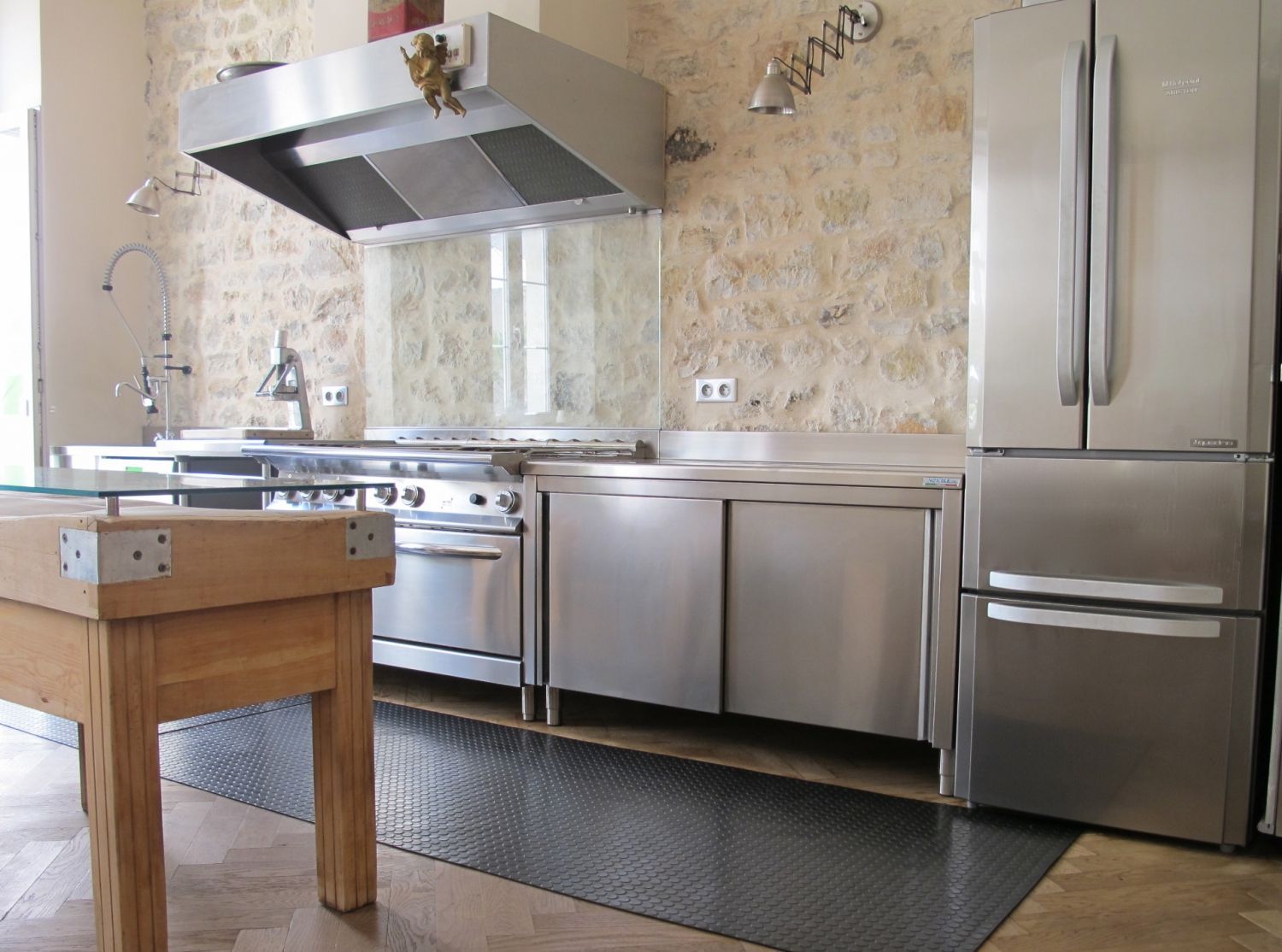 Cannes Apartment with Terrace & Pool – Events up to 30 Guests