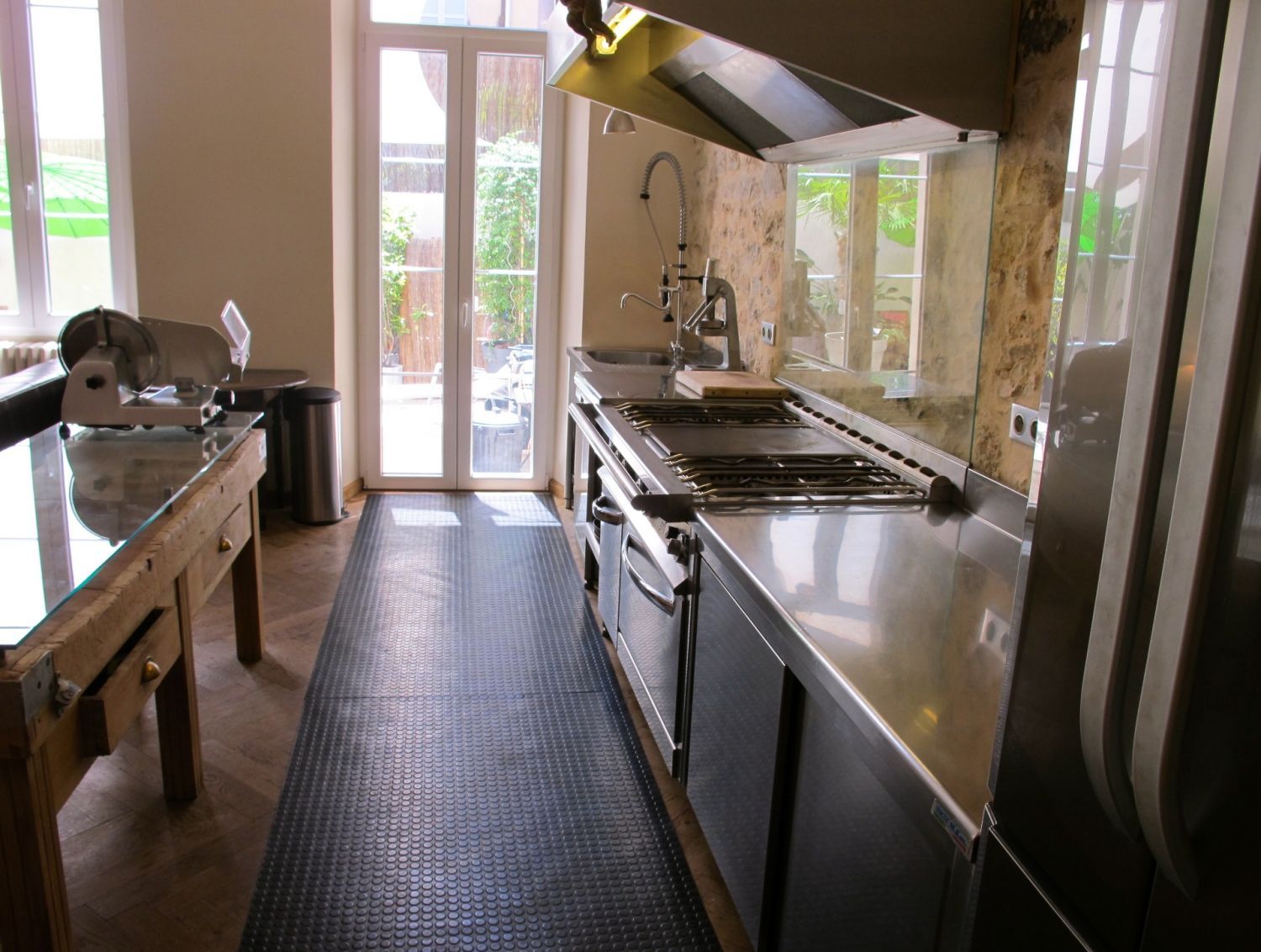 Cannes Apartment with Terrace & Pool – Events up to 30 Guests