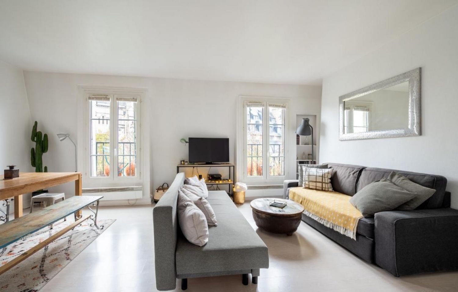 Bel Appartement Parisien avec Vue sur le Sacré Cœur pour Événements