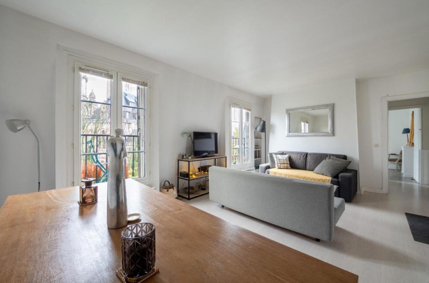 Bel Appartement Parisien avec Vue sur le Sacré Cœur pour Événements