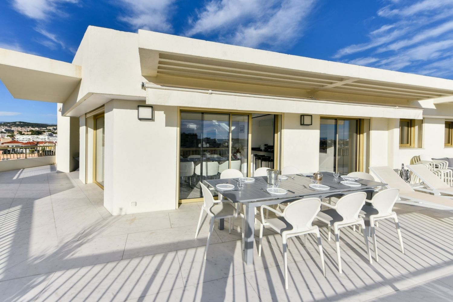 Penthouse panoramique avec vue sur la mer à Cannes avec une vaste terrasse pour les événements