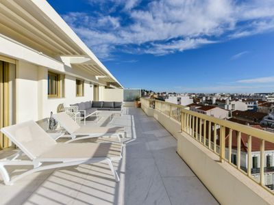 Cannes Penthouse with 180m² Terrace & Sea View – Events up to 80 Guests