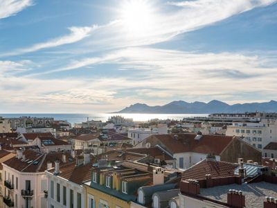 Cannes Penthouse with 180m² Terrace & Sea View – Events up to 80 Guests