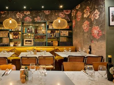 Charming Cannes Bistro Near Palais – Events up to 190 Guests