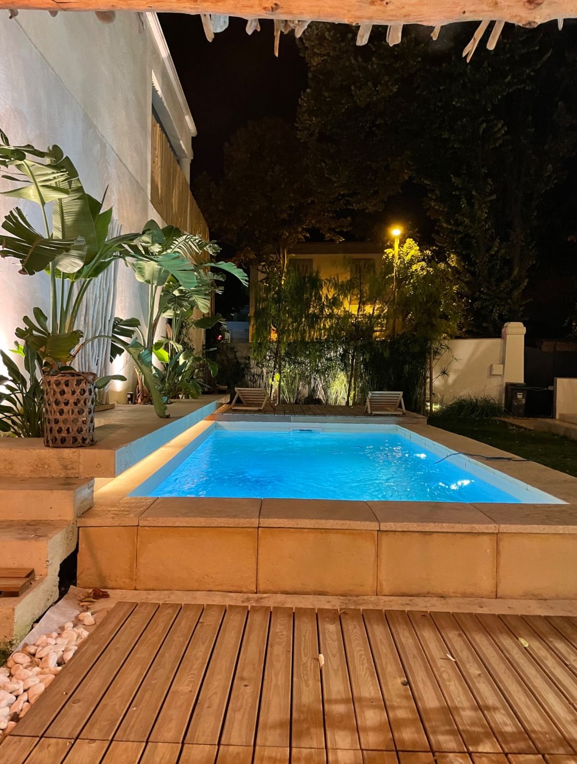 Maison de style avec piscine et jardin 