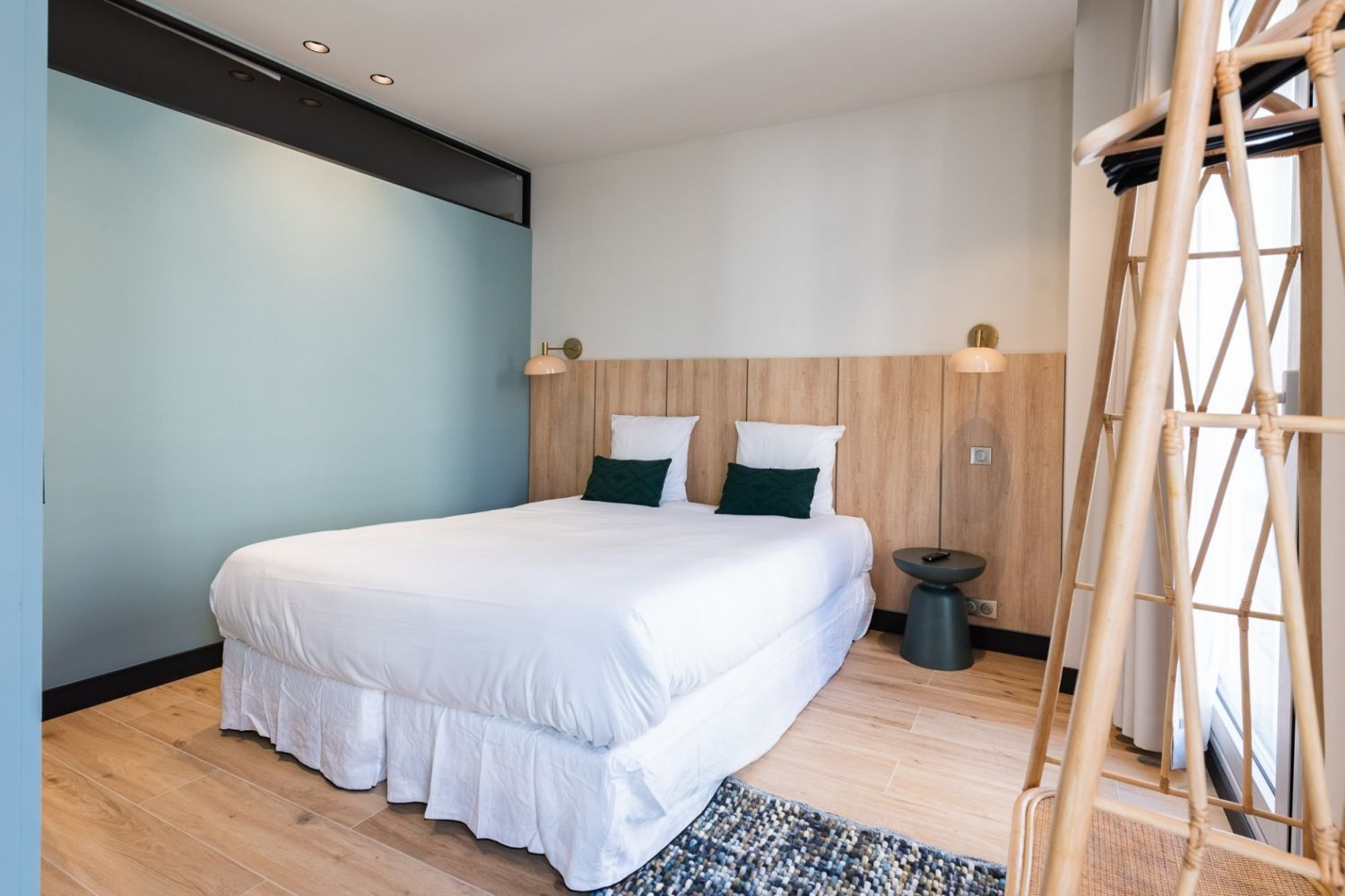 Cannes Apartment Opposite Palais – 4 Beds, Events up to 30 Guests
