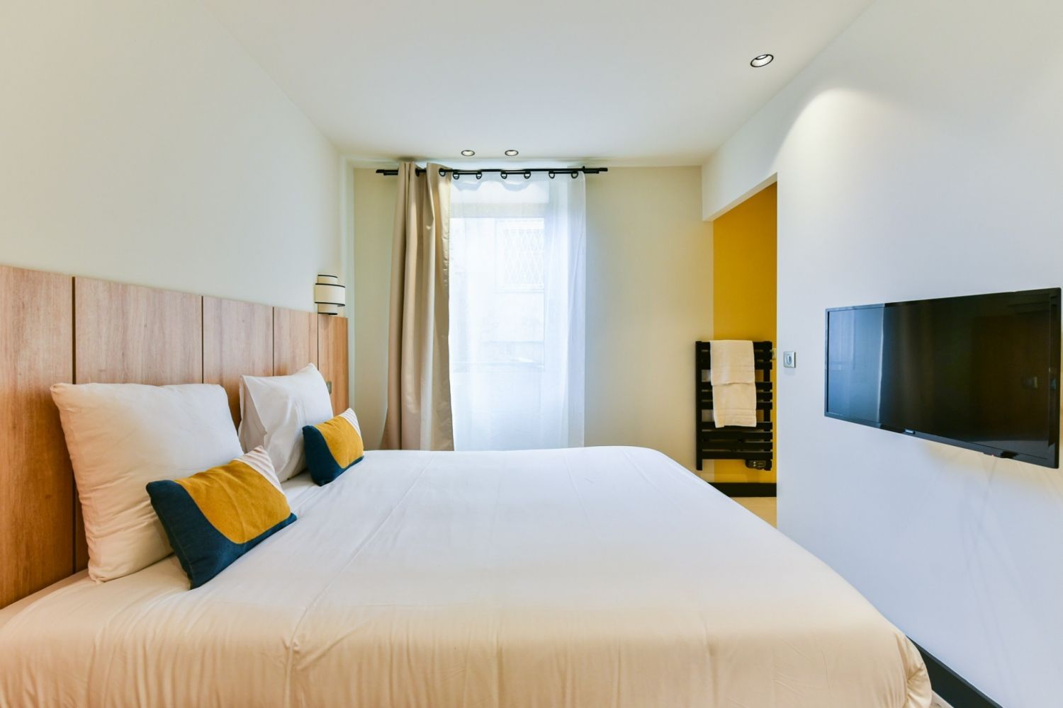 Cannes Apartment Opposite Palais – 4 Beds, Events up to 30 Guests
