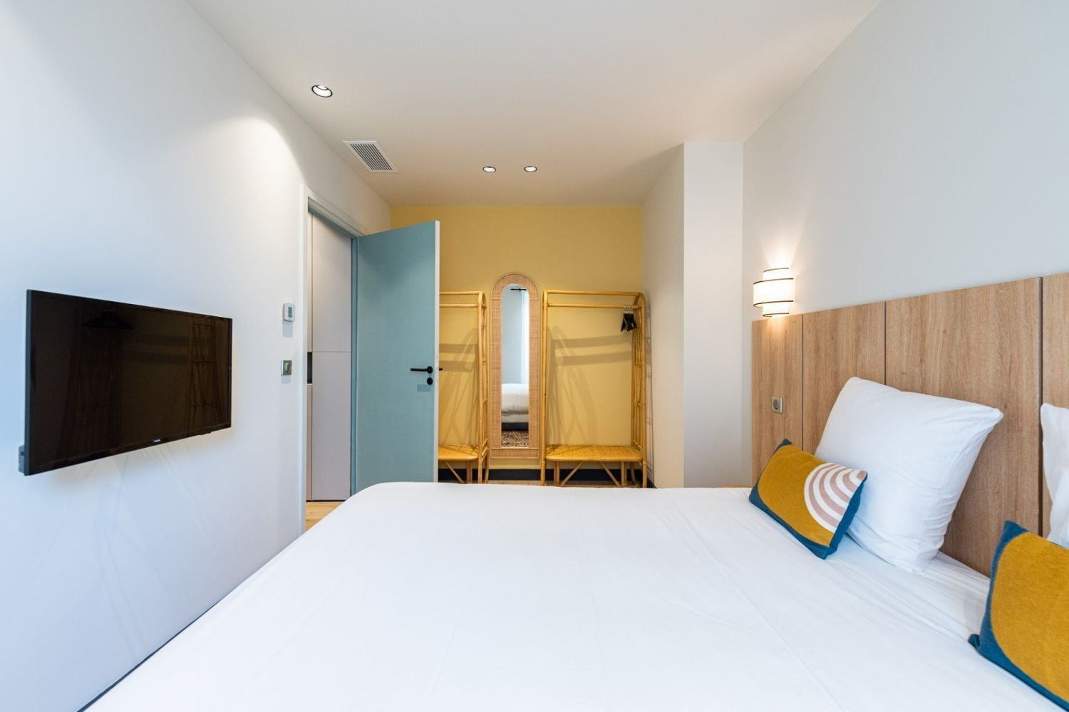 Cannes Apartment Opposite Palais – 4 Beds, Events up to 30 Guests