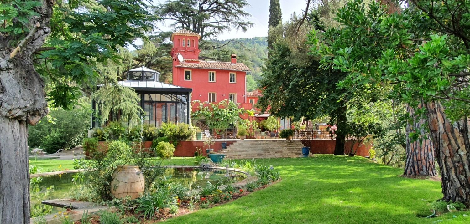 Intimate Charming Estate