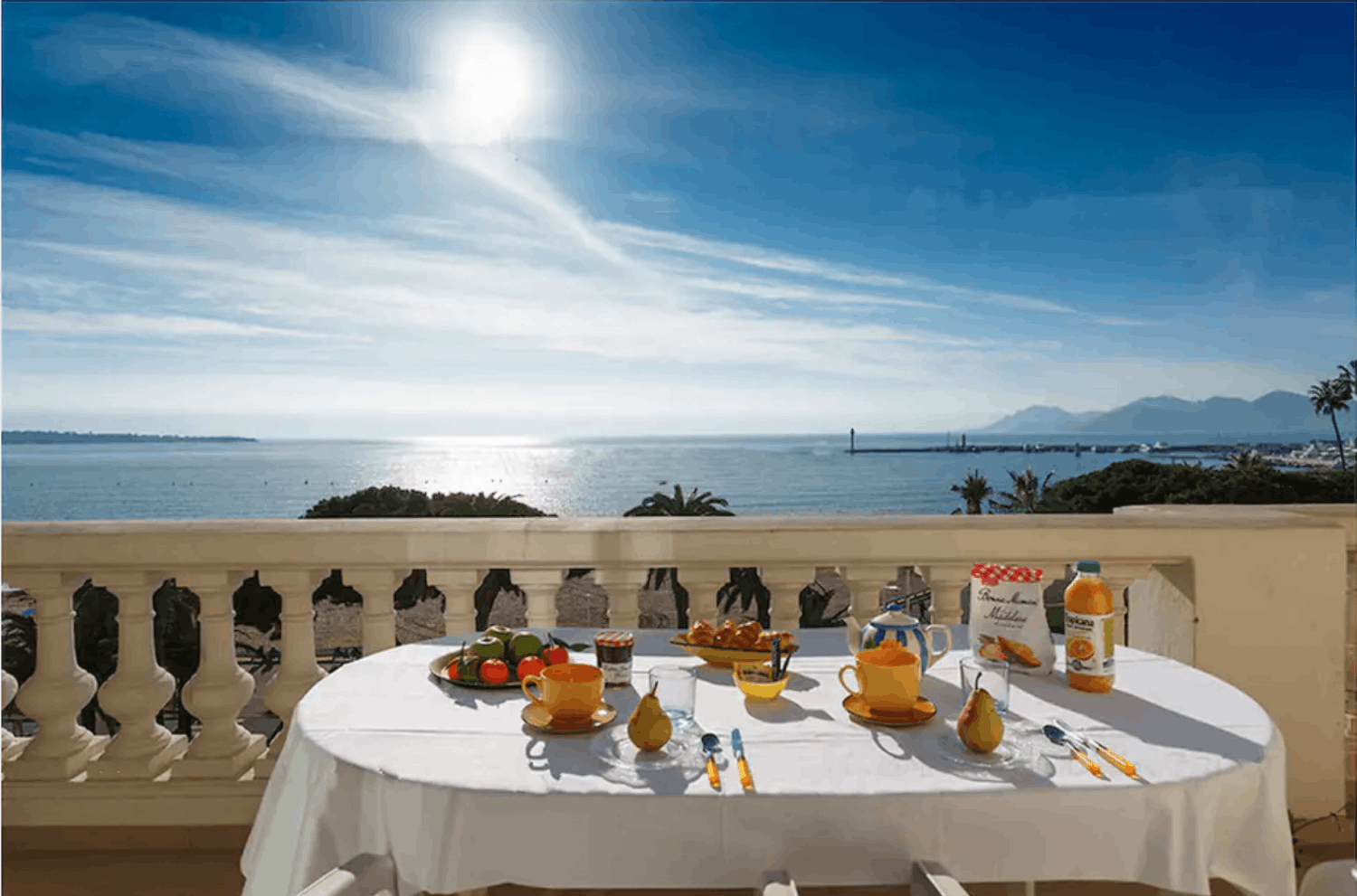 Sea-View Croisette Apartment Cannes – 2 Beds, Events up to 20 Guests