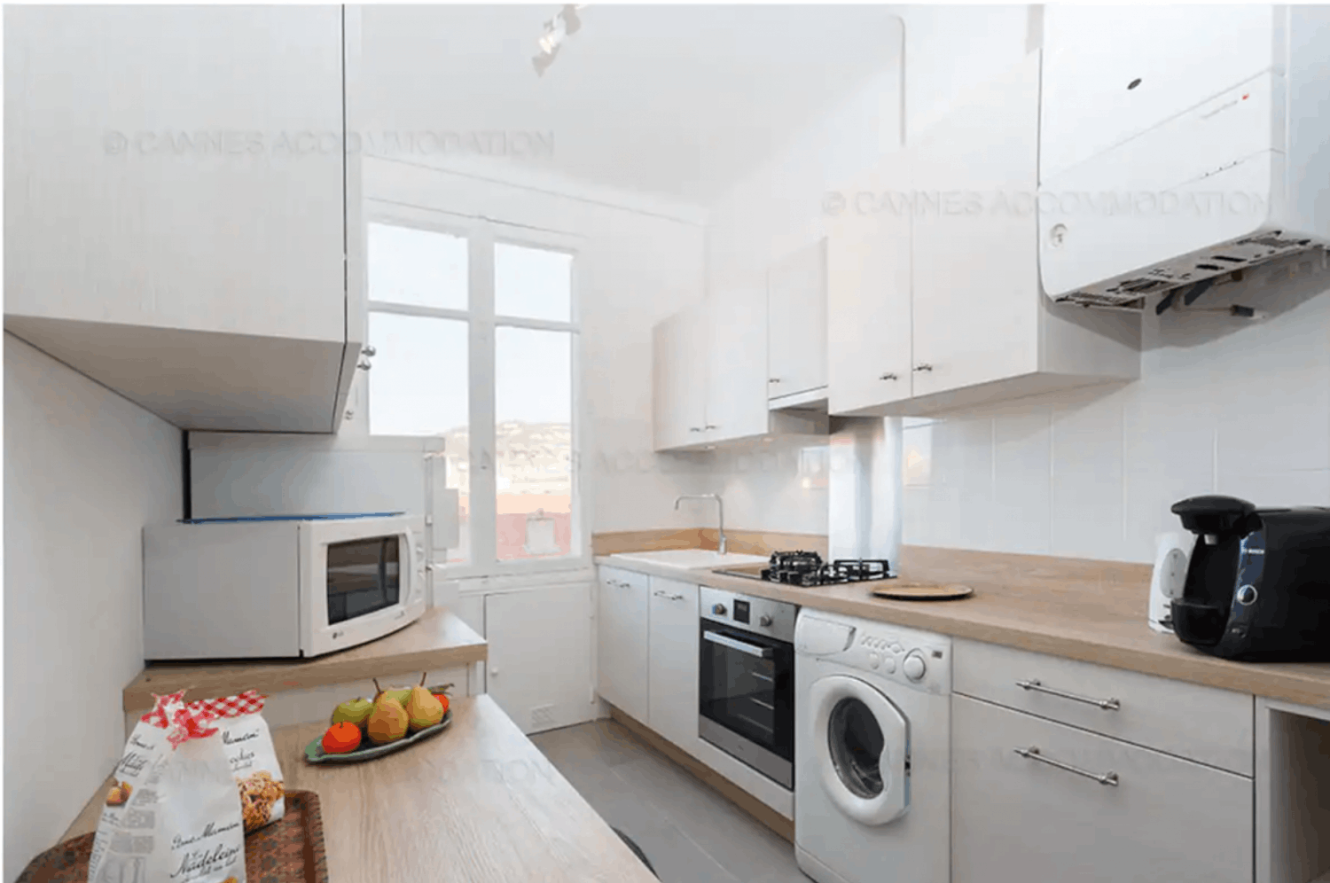 Sea-View Croisette Apartment Cannes – 2 Beds, Events up to 20 Guests