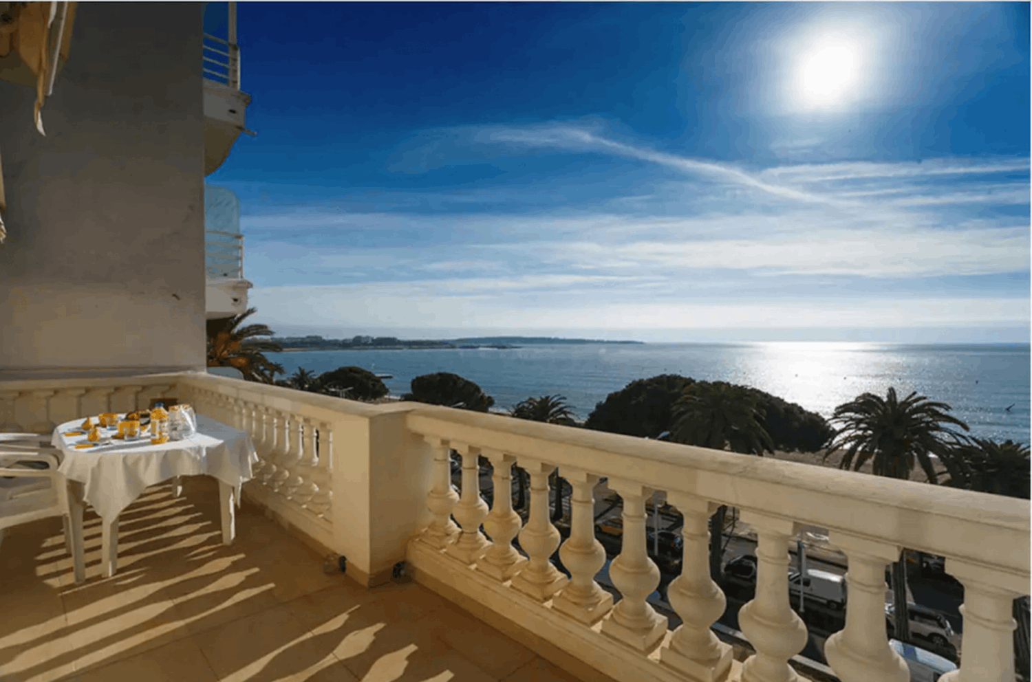Sea-View Croisette Apartment Cannes – 2 Beds, Events up to 20 Guests