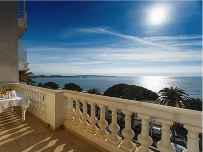 Sea-View Croisette Apartment Cannes – 2 Beds, Events up to 20 Guests