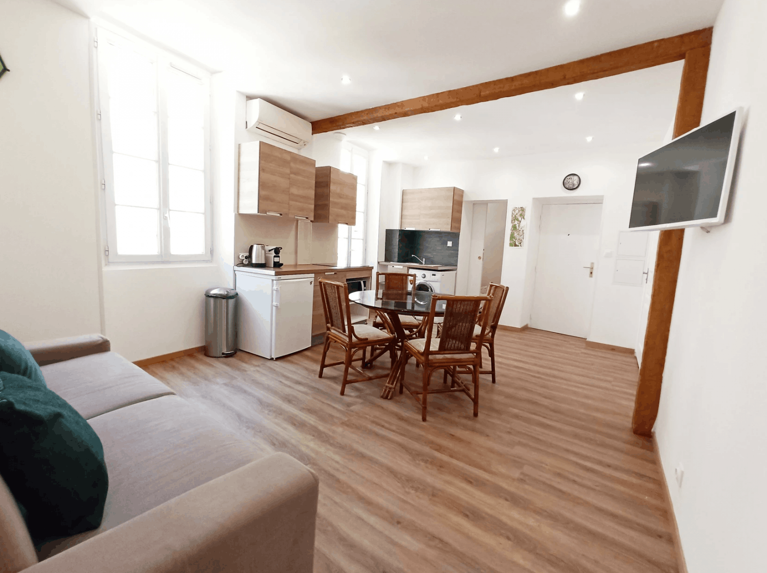 Appartement intimiste de 2 chambres à coucher avec balcon pour des événements privés
