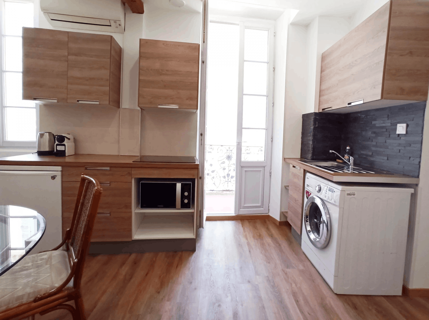 Appartement intimiste de 2 chambres à coucher avec balcon pour des événements privés