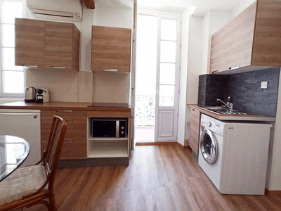 Cannes 2-Bedroom Apartment with Balcony – Events up to 15 Guests