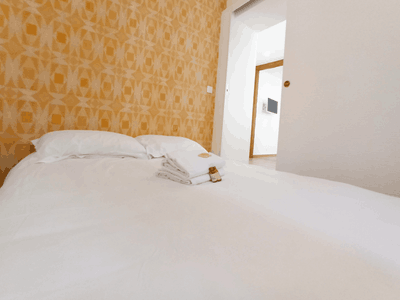 Cannes 2-Bedroom Apartment with Balcony – Events up to 15 Guests