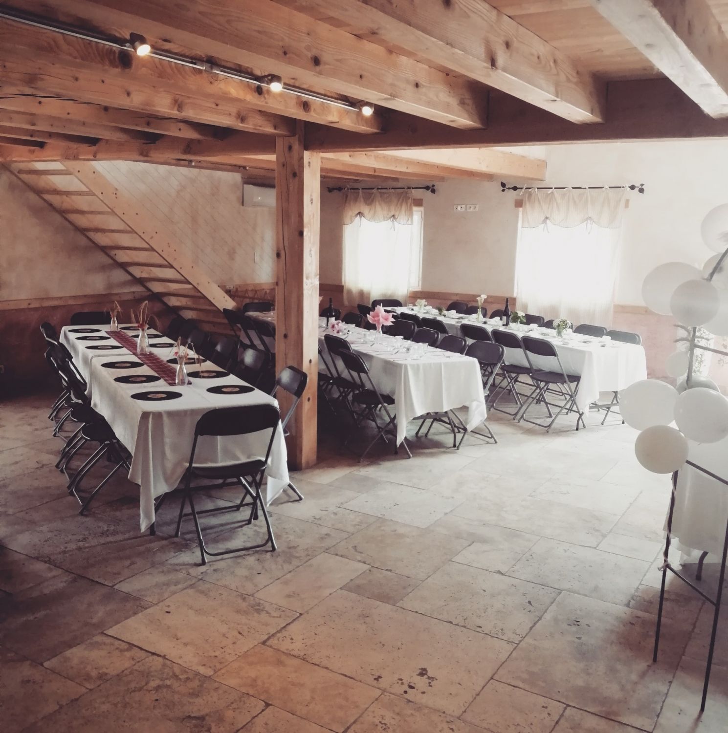 Party room 90 m2 with terrace near Avignon
