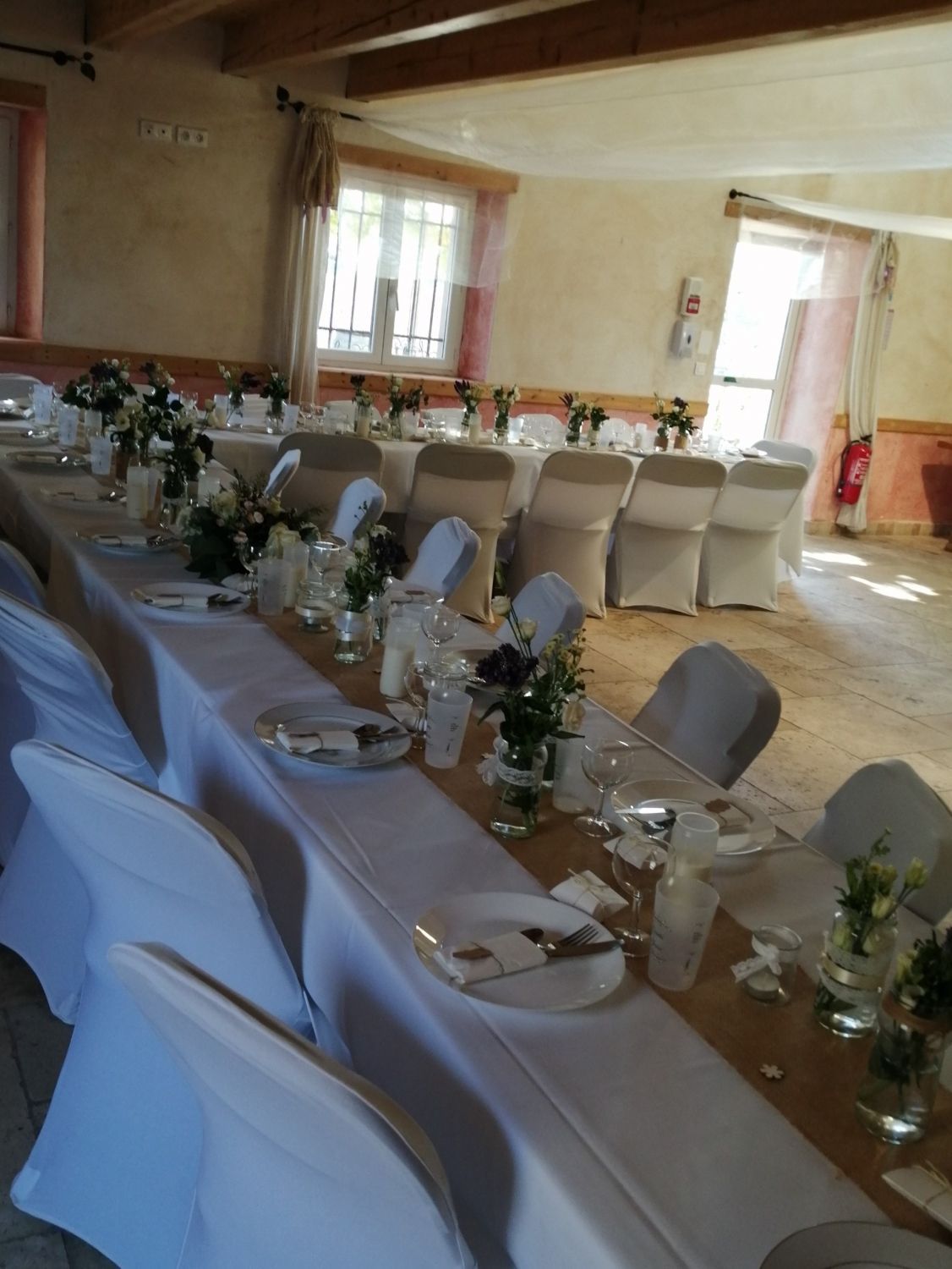 Party room 90 m2 with terrace near Avignon
