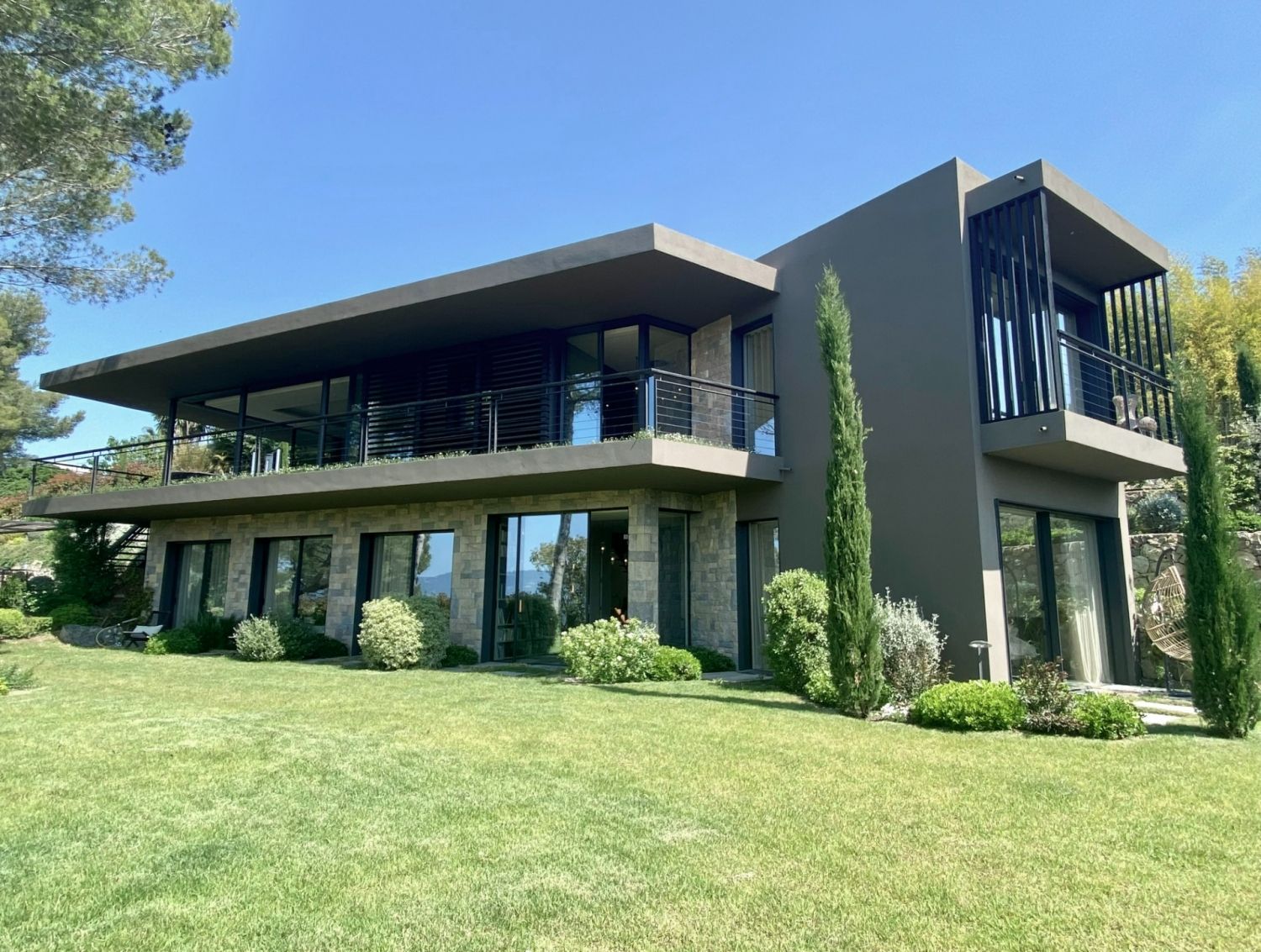 Contemporary villa Mougins 7 km from Cannes