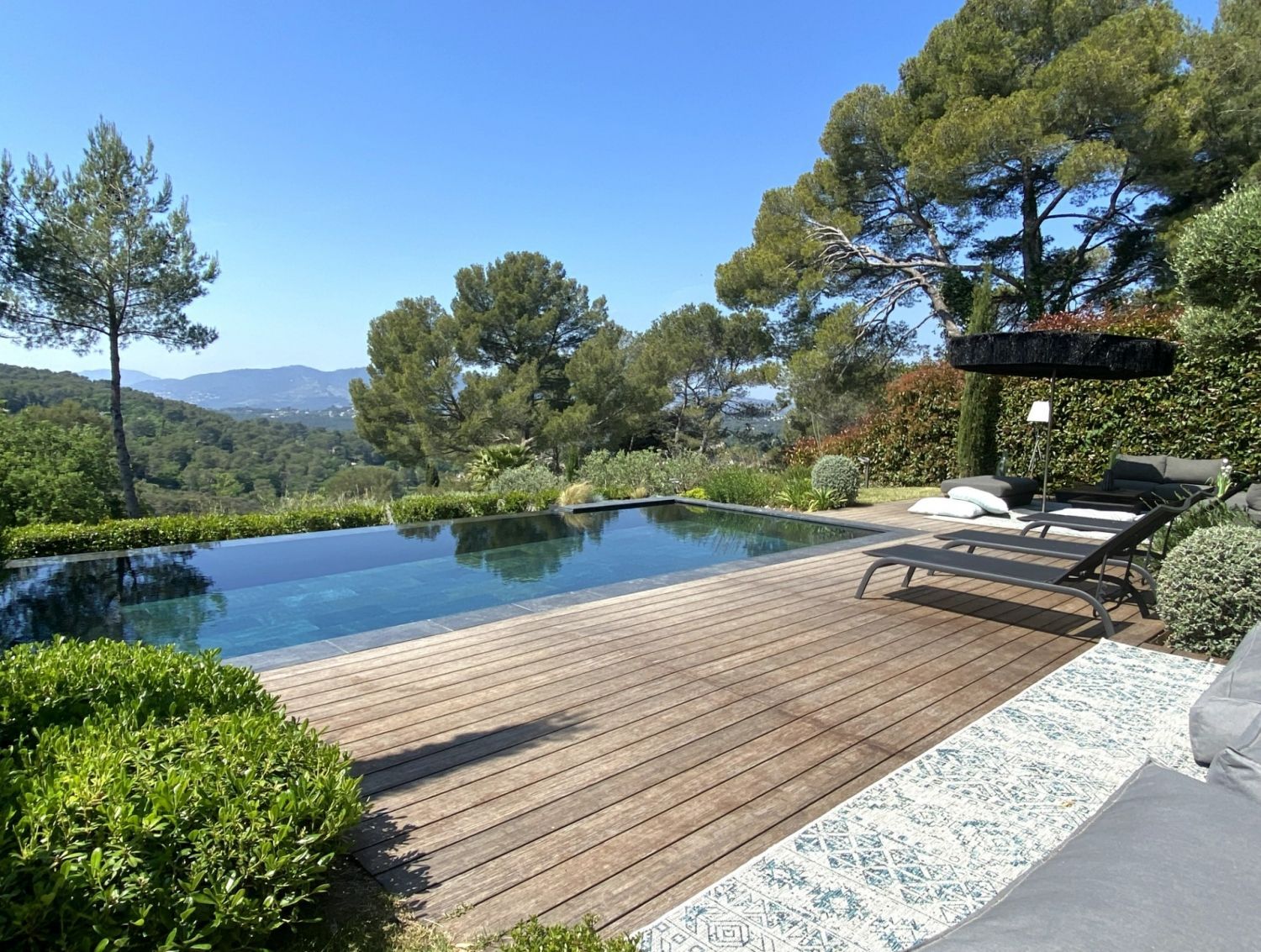Contemporary villa Mougins 7 km from Cannes