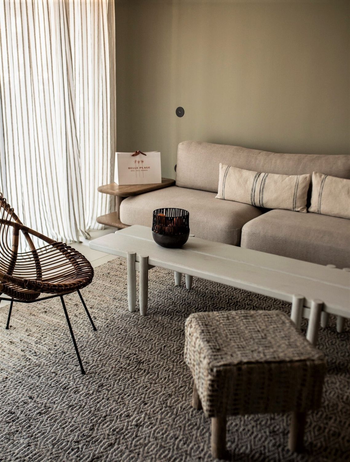 Suite élégante à Cannes avec balcon et espace de réunion au Suquet