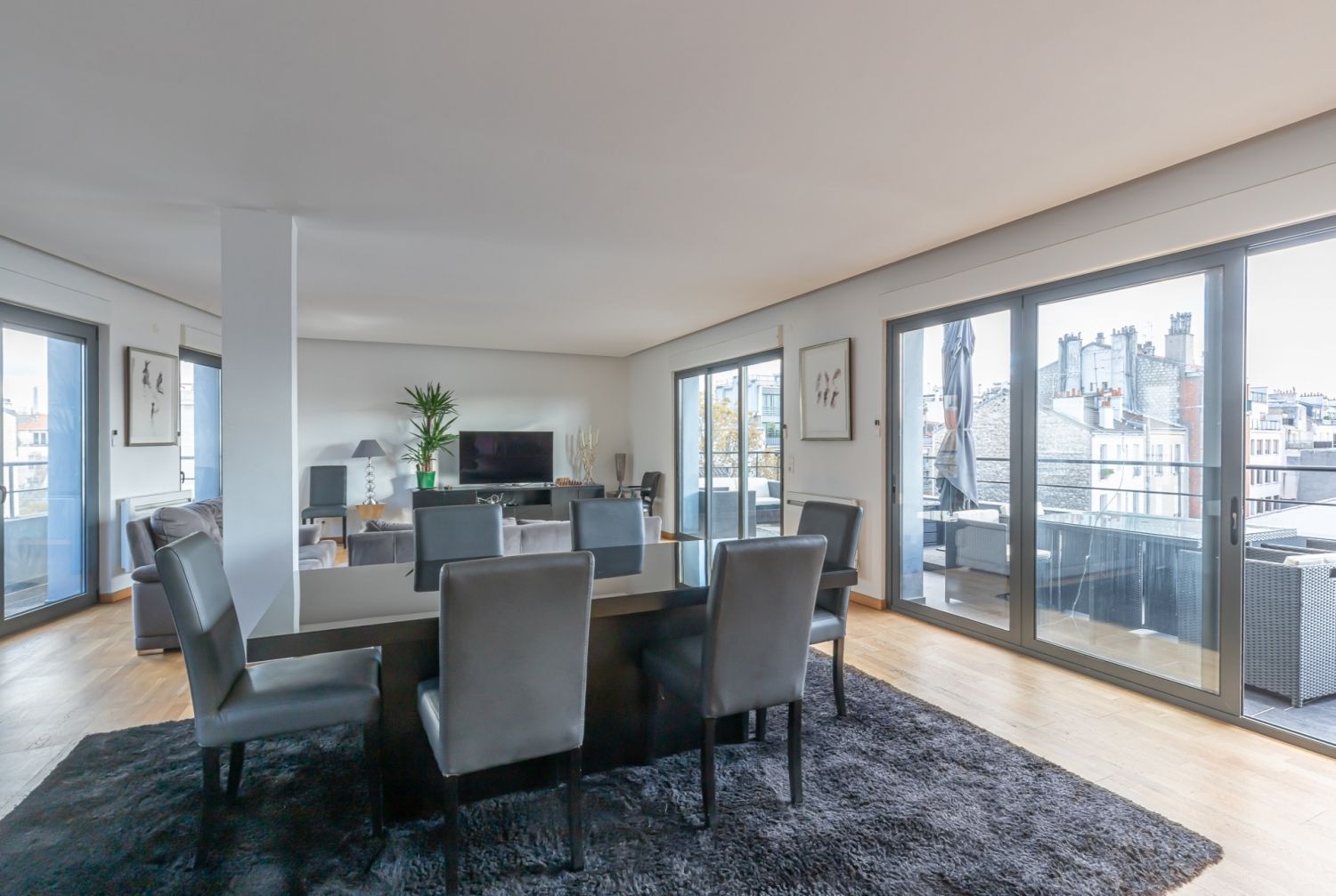 Modern Loft with Eiffel Tower View in Boulogne-Billancourt