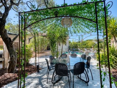 Villa élégante près de la Croisette avec piscine et jardin pour les événements de Cannes