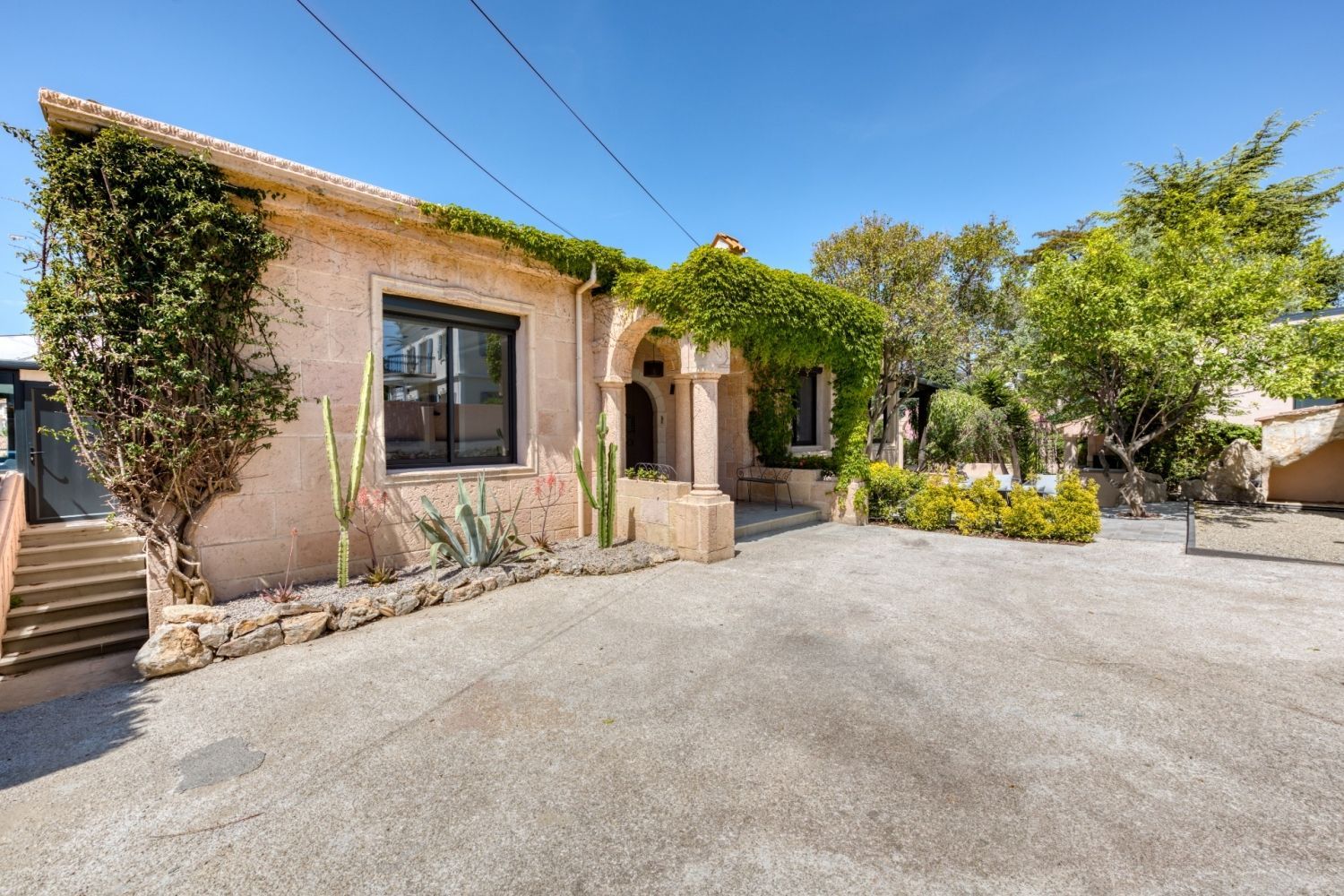 Luxury Cannes Villa Near Croisette – Pool, Garden, Events up to 30