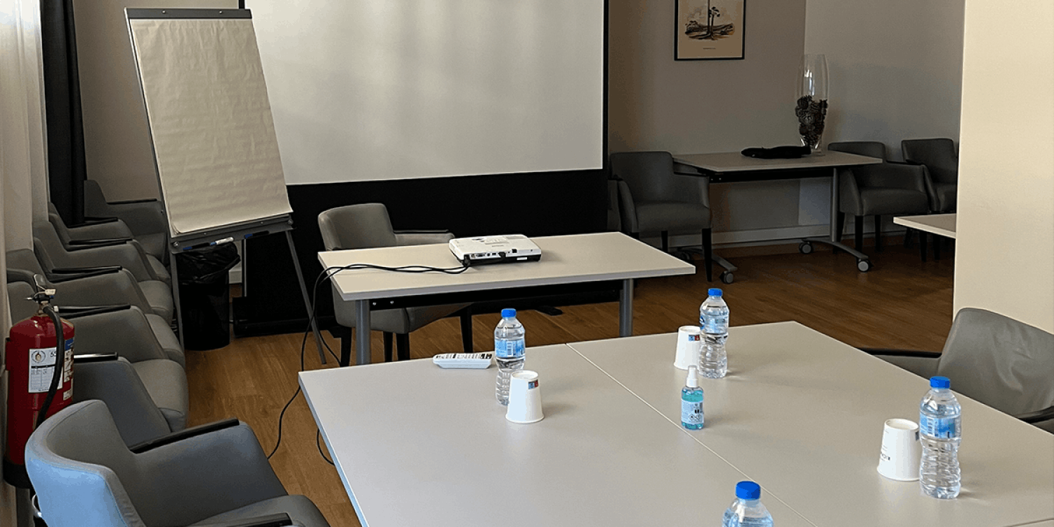 Cannes Meeting Room Near Croisette – 33m², Up to 32 Guests