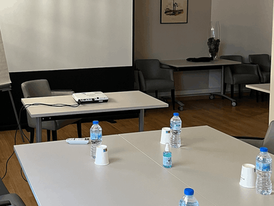 Cannes Meeting Room Near Croisette – 33m², Up to 32 Guests