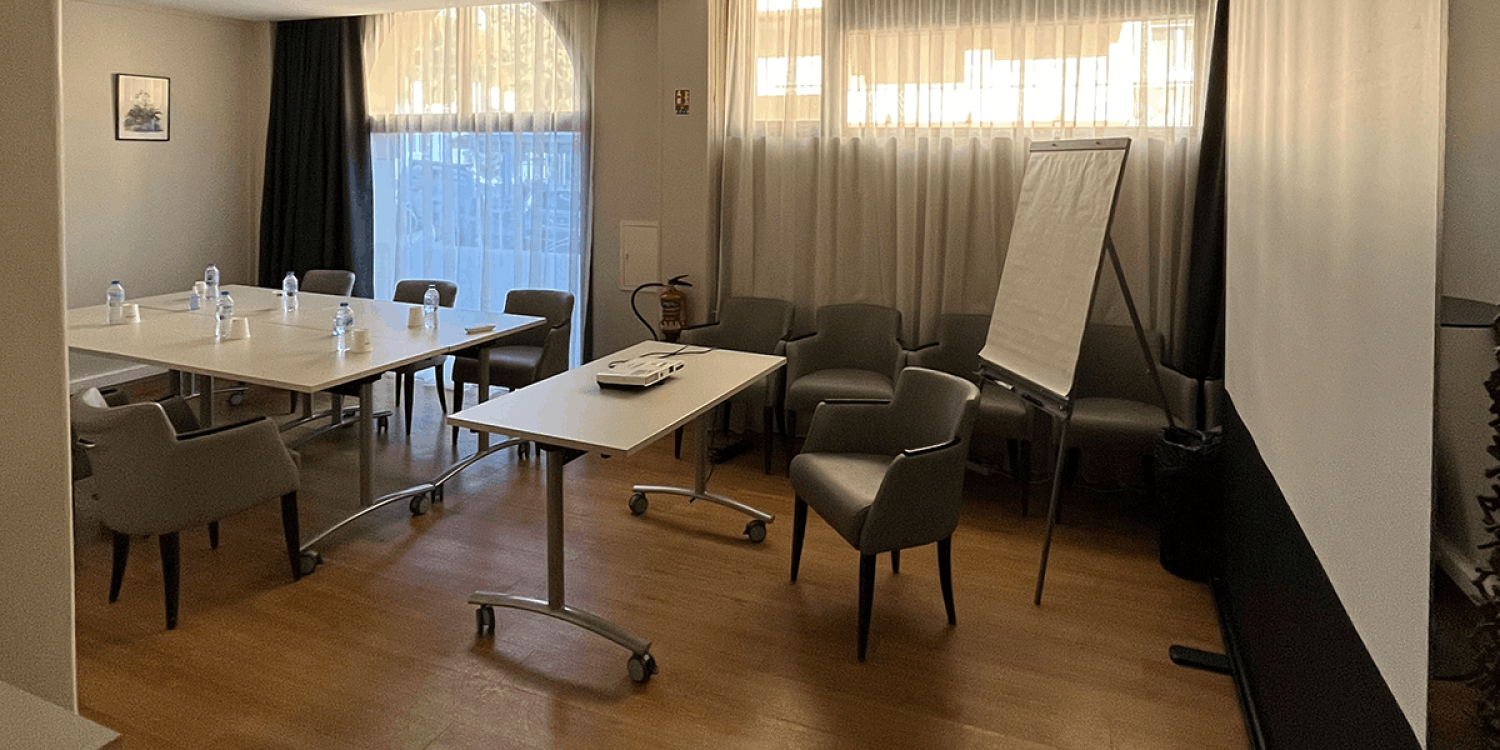 Cannes Meeting Room Near Croisette – 33m², Up to 32 Guests