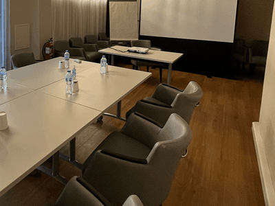 Cannes Meeting Room Near Croisette – 33m², Up to 32 Guests