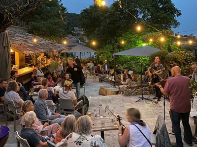 Craft brewery and friendly bar in Cotignac